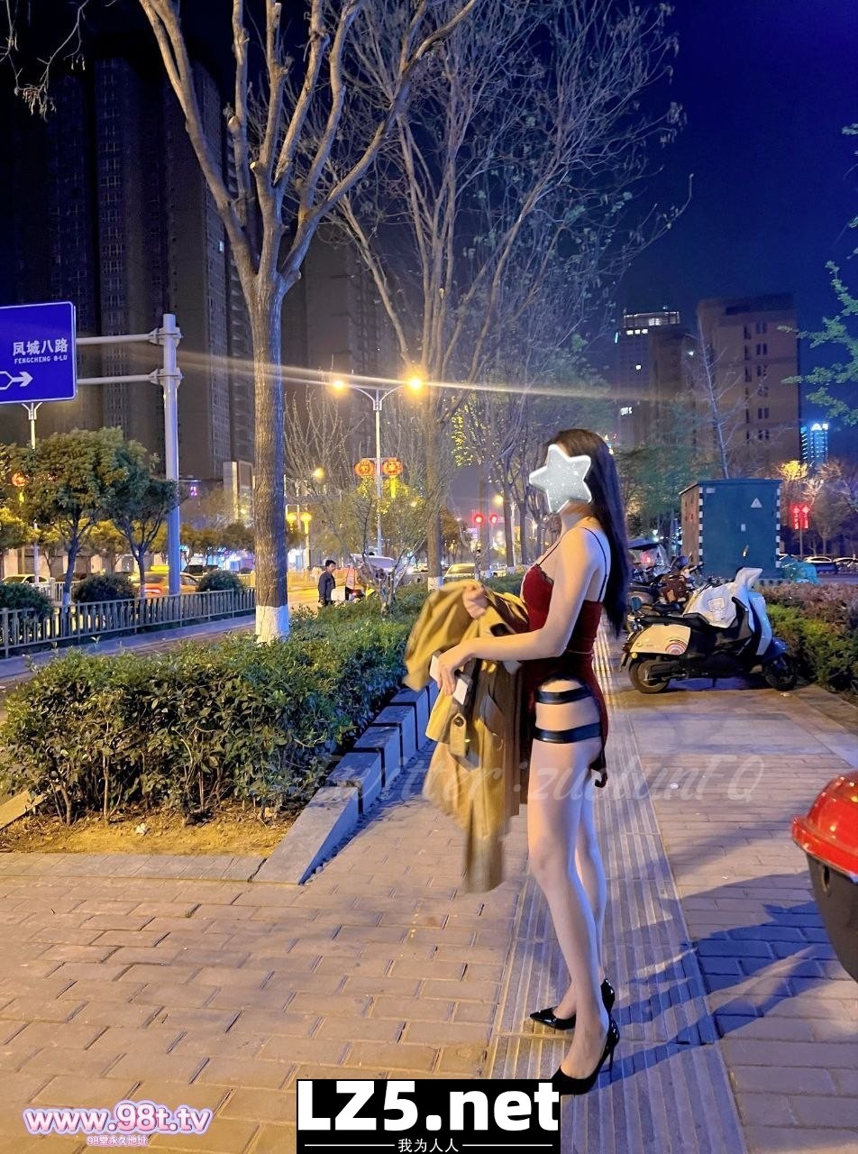西安极品美女户外露出绿帽献妻多人淫趴调教男奴[120P]