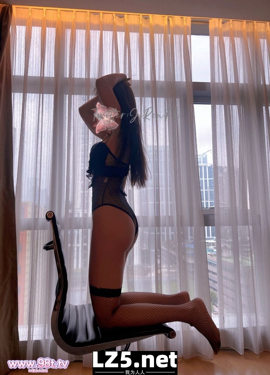 西安极品美女户外露出绿帽献妻多人淫趴调教男奴[120P]