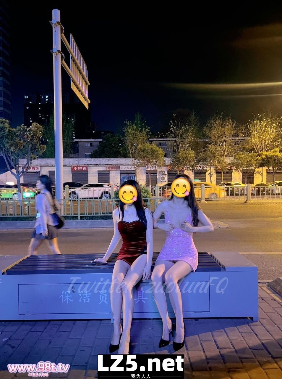 西安极品美女户外露出绿帽献妻多人淫趴调教男奴[120P]