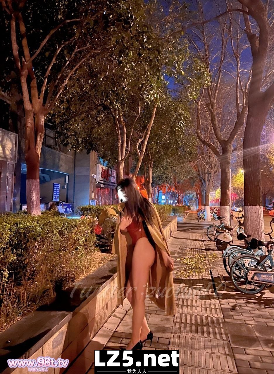 西安极品美女户外露出绿帽献妻多人淫趴调教男奴[120P]