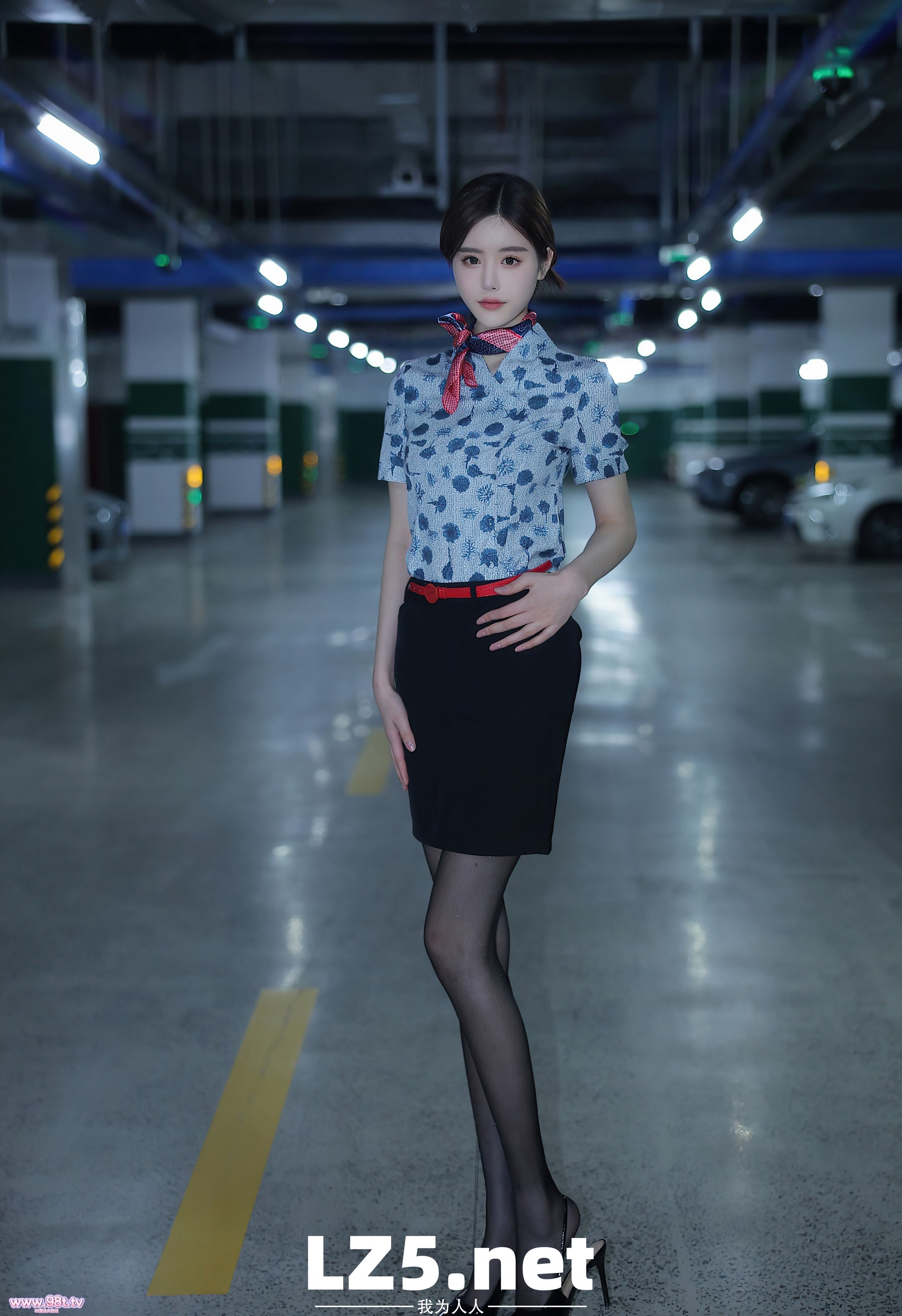 晚苏女神性感制服蕾丝内衣性感动人[81P]