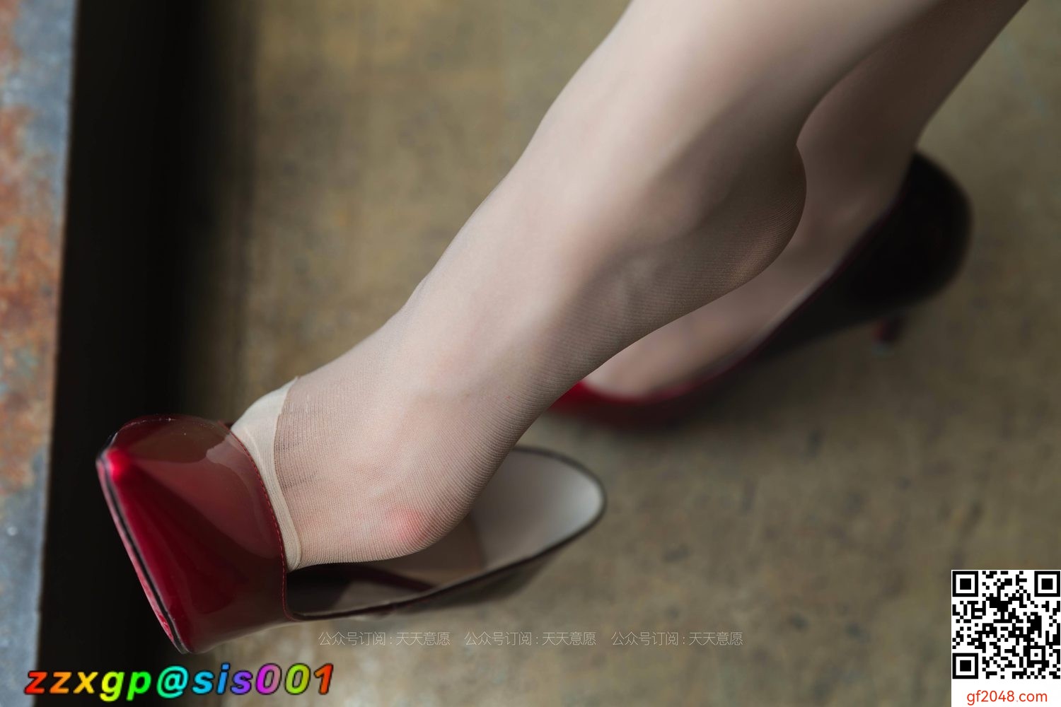 美腿秀12313[丝享家]774：美子《让人炽热的红》[91P]