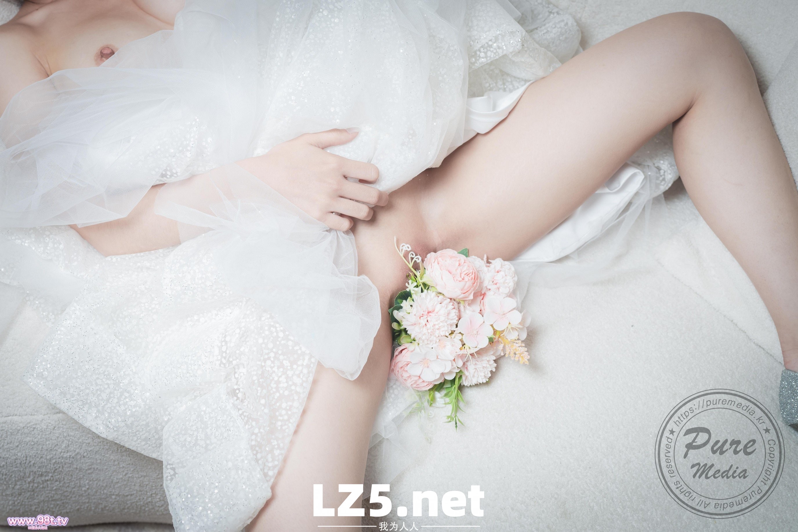 Yeha女神新娘漂亮花苞粉嫩幸福婚纱照-上篇[31P]