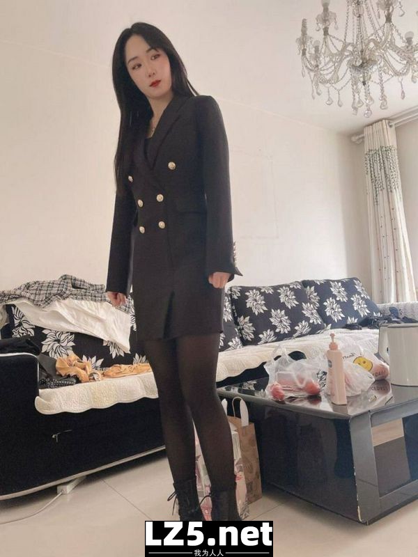 小姐姐誘惑我舔她的小逼  (18P)
