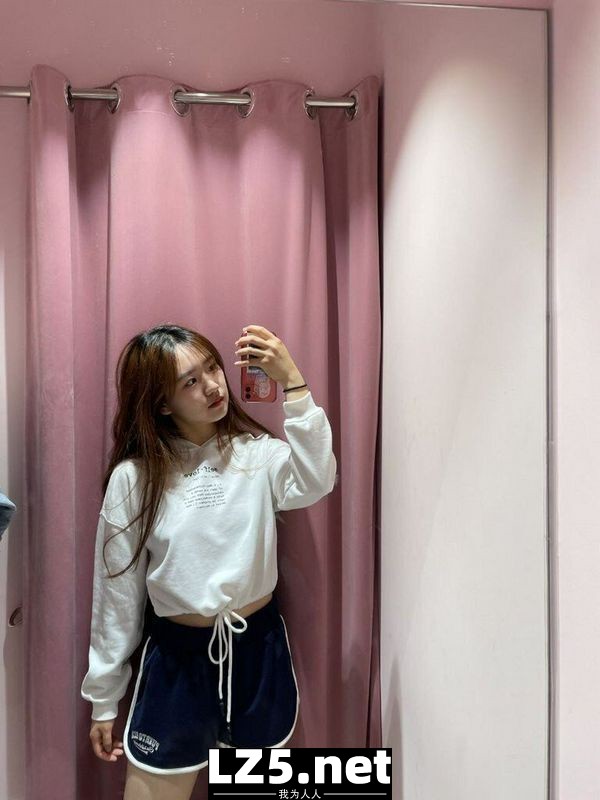 母狗女友的自拍照  (10P)