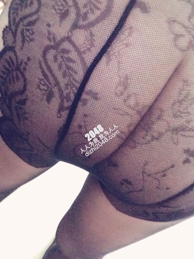 情人自拍支饥渴的少妇母狗系列：月经没来的日子不穿内裤，丝袜里不可以有内裤。【26P】