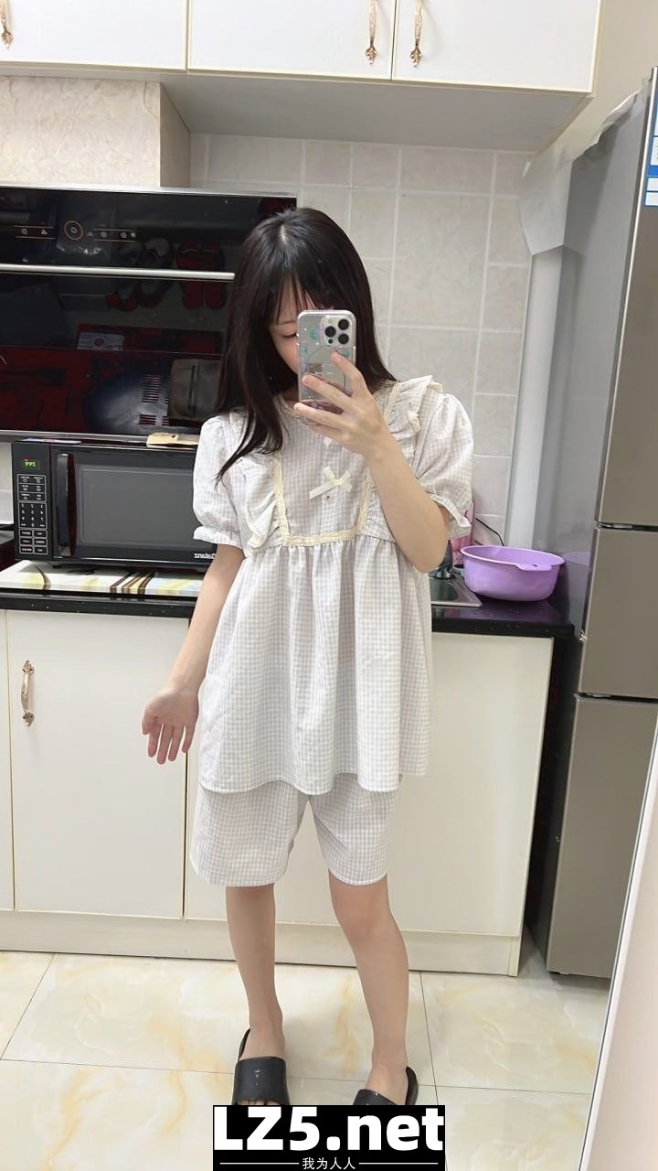 在学妹手机内发现的自拍[11P]