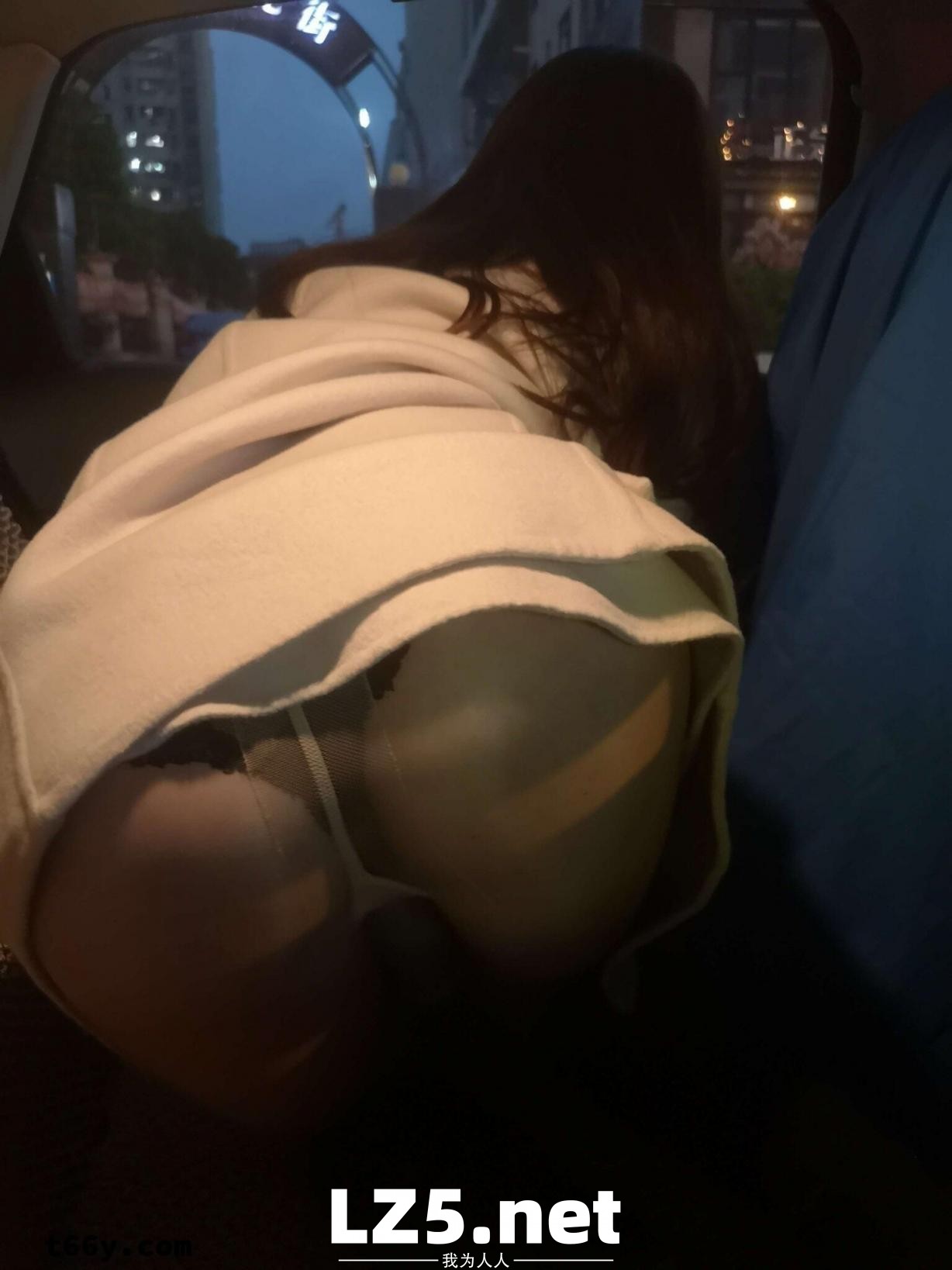 喜欢车上露出的骚女[14P]