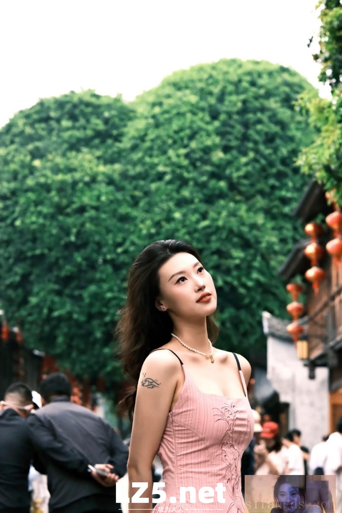 东方演艺集团演员【王姝蒙】，中央民族大学研究生三年母狗经历，内射、毒龙、舔脚颜射[178P]