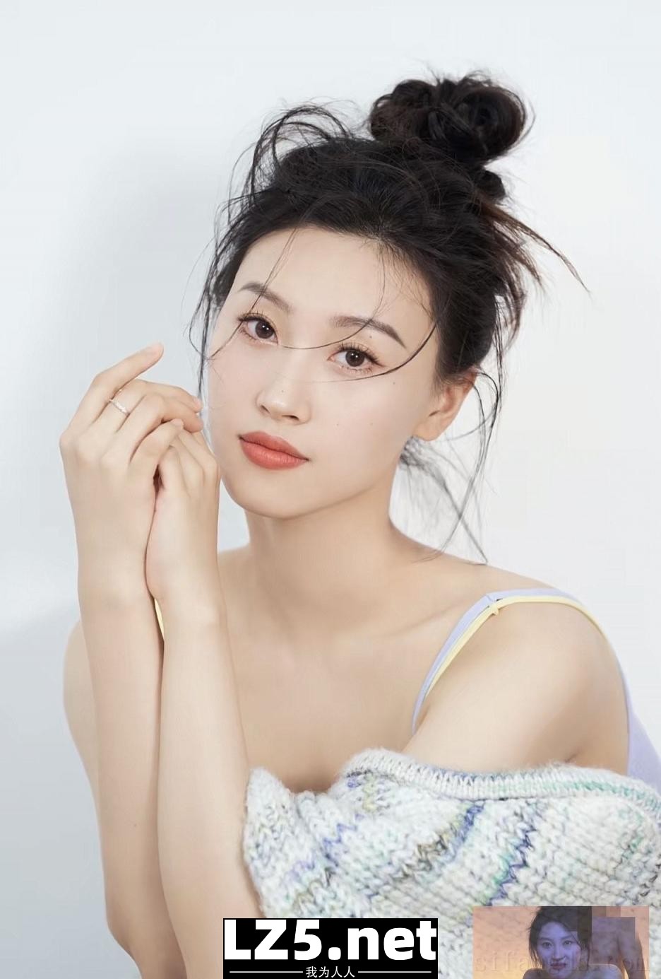 东方演艺集团演员【王姝蒙】，中央民族大学研究生三年母狗经历，内射、毒龙、舔脚颜射[178P]