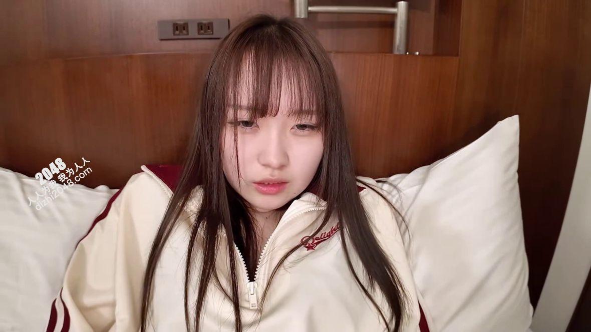 黑发白皮嫩妹【24P】