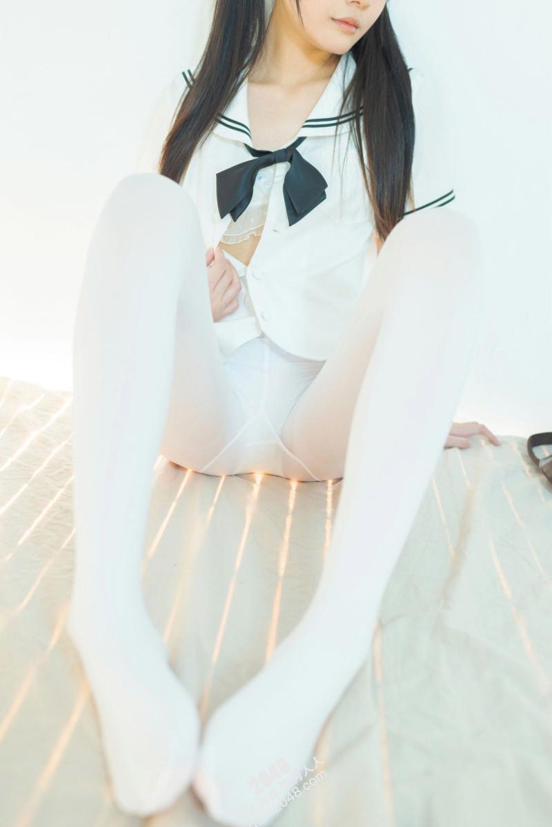 清纯嫩妹白丝jk天台露出【27P】
