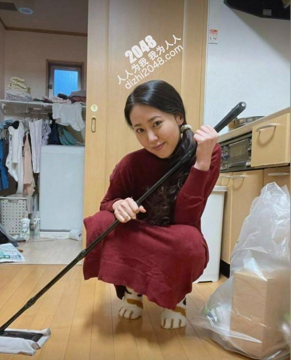 美女OL私拍照流出～好欠幹唷！[23P]