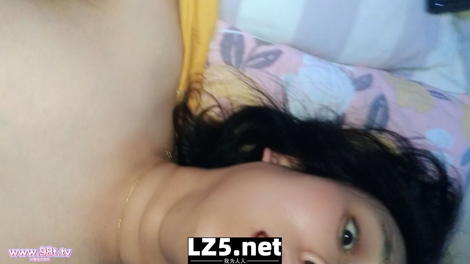 我的骚妻老婆(一):先用自慰器插逼,再用鸡巴使劲操，看表情就知道她有多么的骚，操的她乱喊乱叫，眼睛都直了【39P+7GIF】