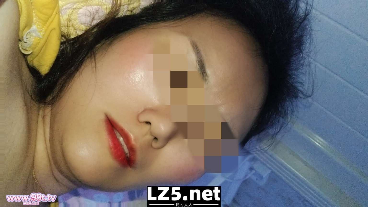 我的骚妻老婆(一):先用自慰器插逼,再用鸡巴使劲操，看表情就知道她有多么的骚，操的她乱喊乱叫，眼睛都直了【39P+7GIF】