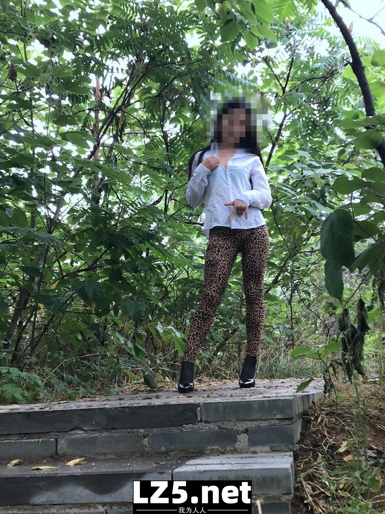 [自拍] 豹紋黑逼外出  (22P)