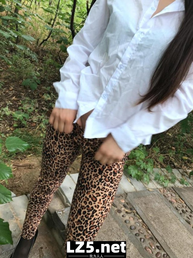 [自拍] 豹紋黑逼外出  (22P)