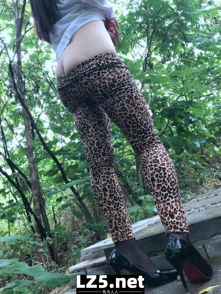 [自拍] 豹紋黑逼外出  (22P)
