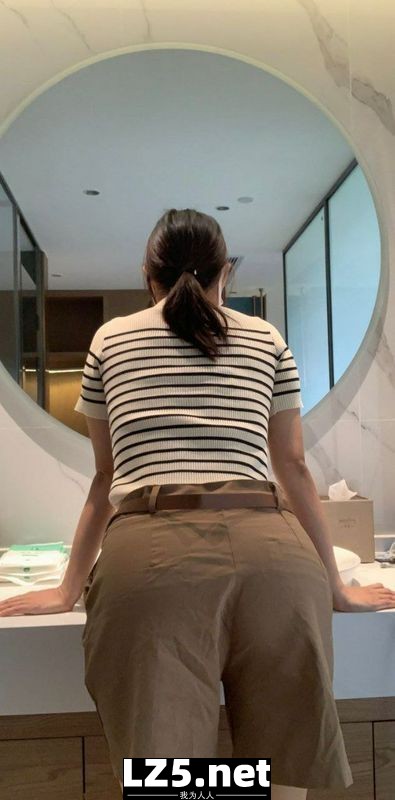 身材不錯的極品短髮妹  (21P)