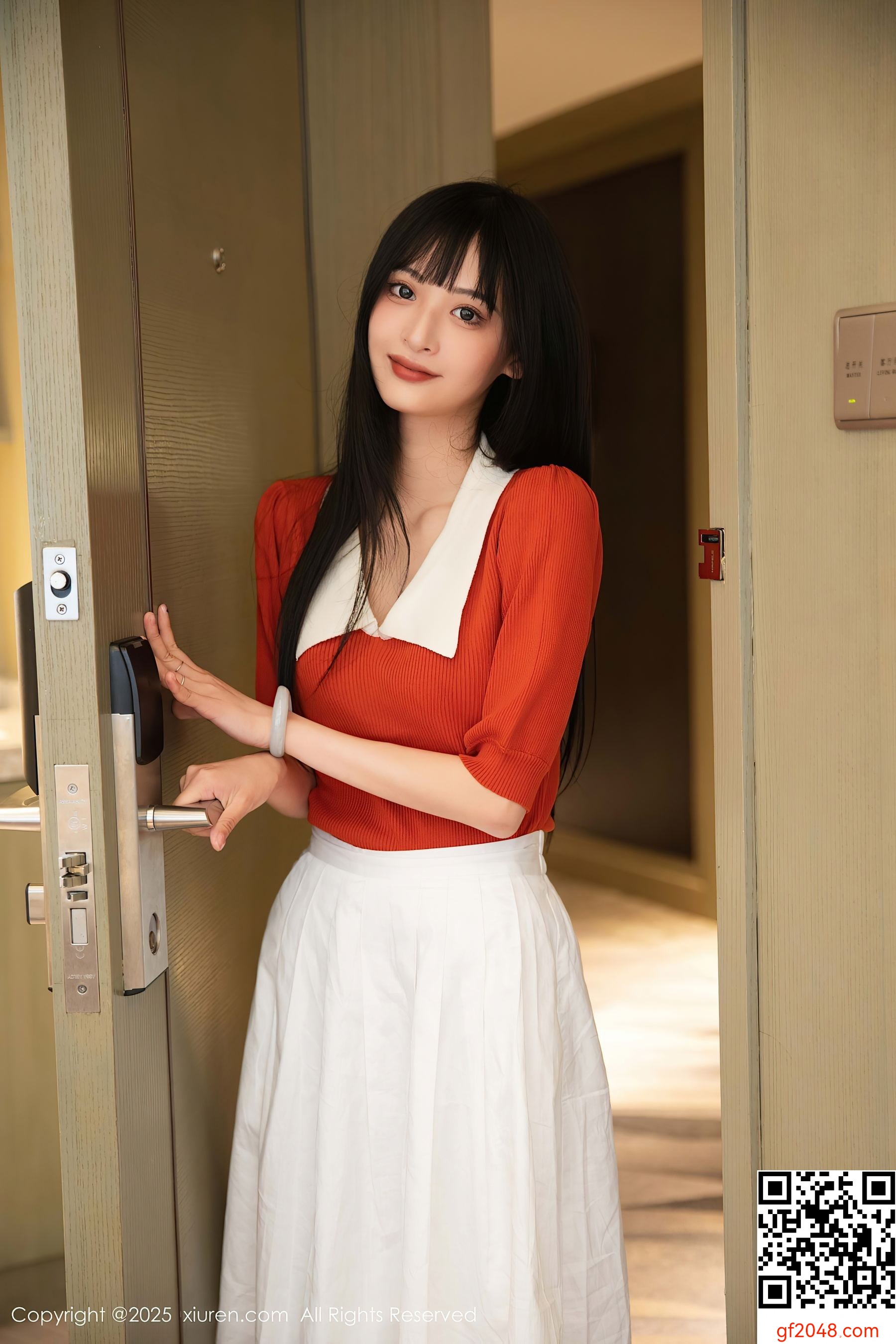 [XiuRen秀人网] No.10247 茂木希子 橙色T恤