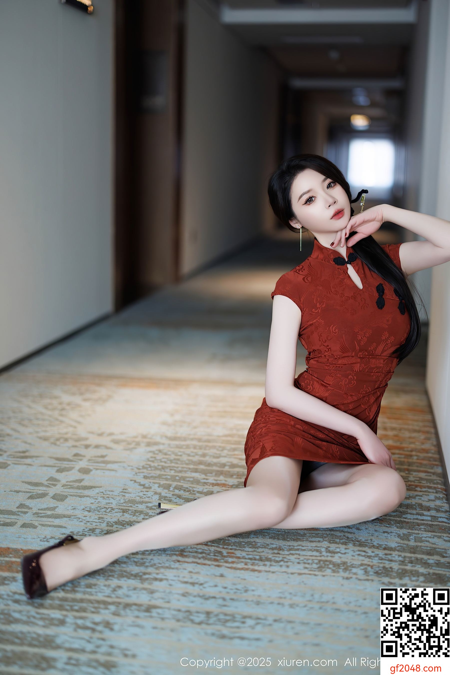 [XiuRen秀人网] No.9812 梦心玥 旗袍美腿