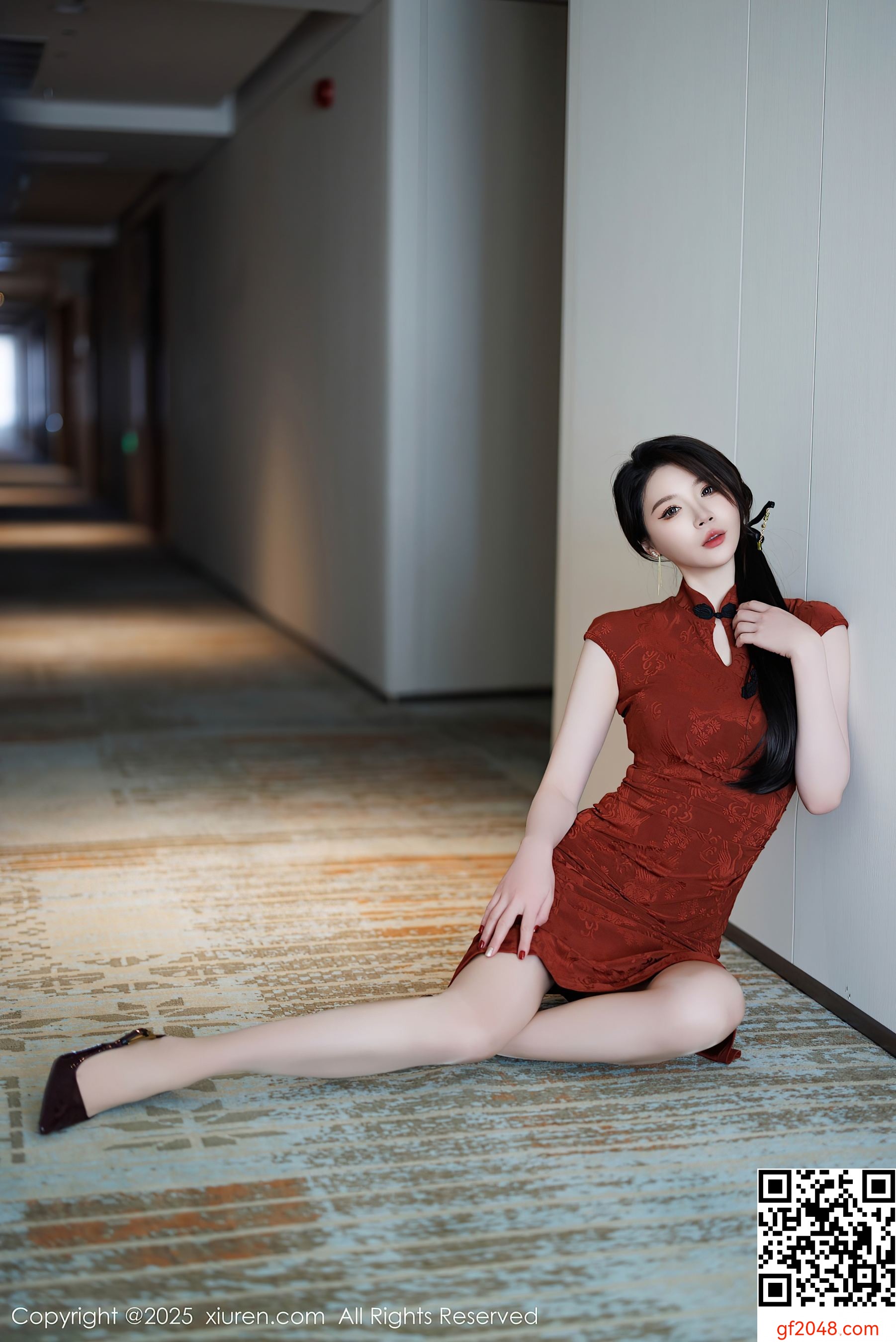[XiuRen秀人网] No.9812 梦心玥 旗袍美腿
