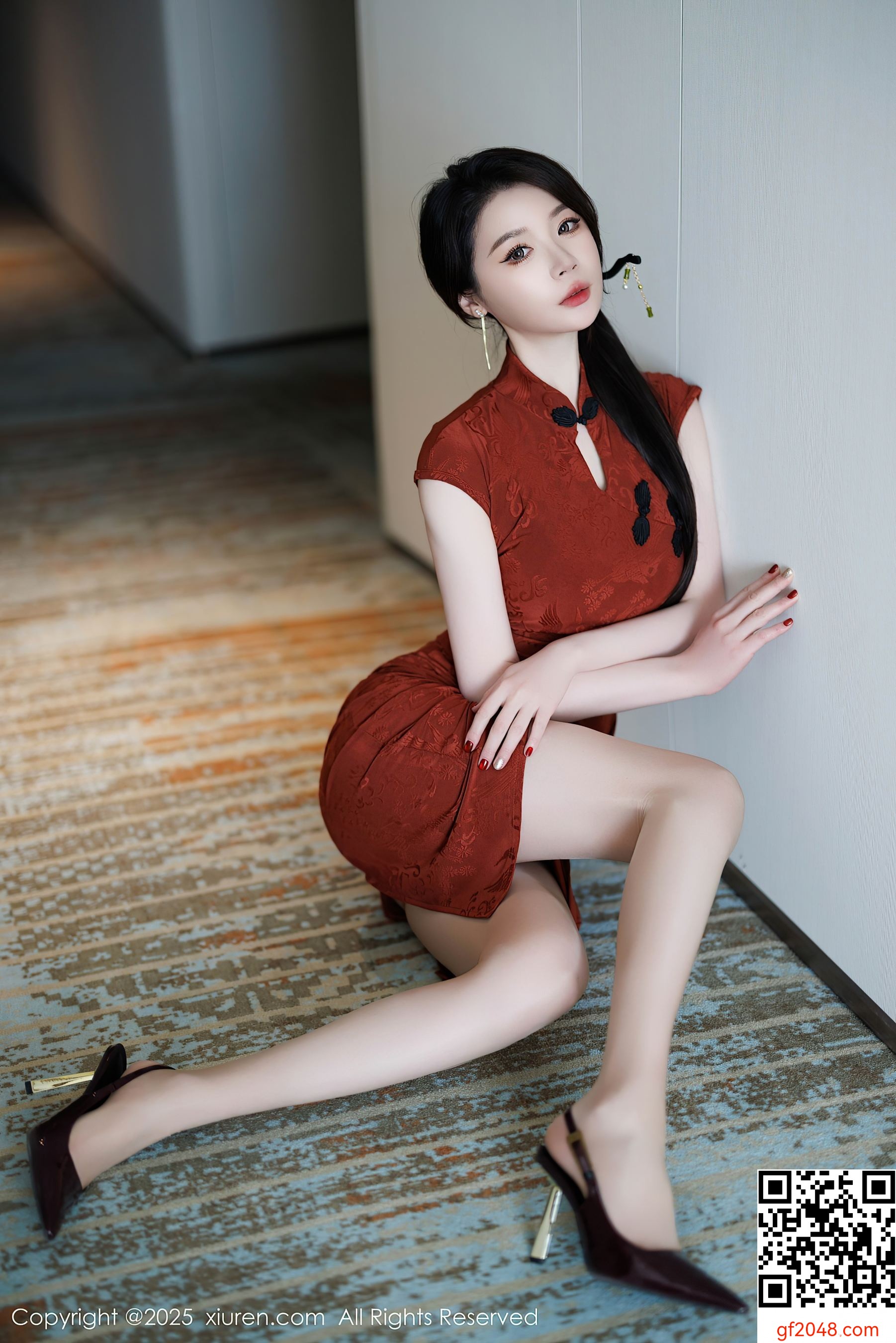 [XiuRen秀人网] No.9812 梦心玥 旗袍美腿