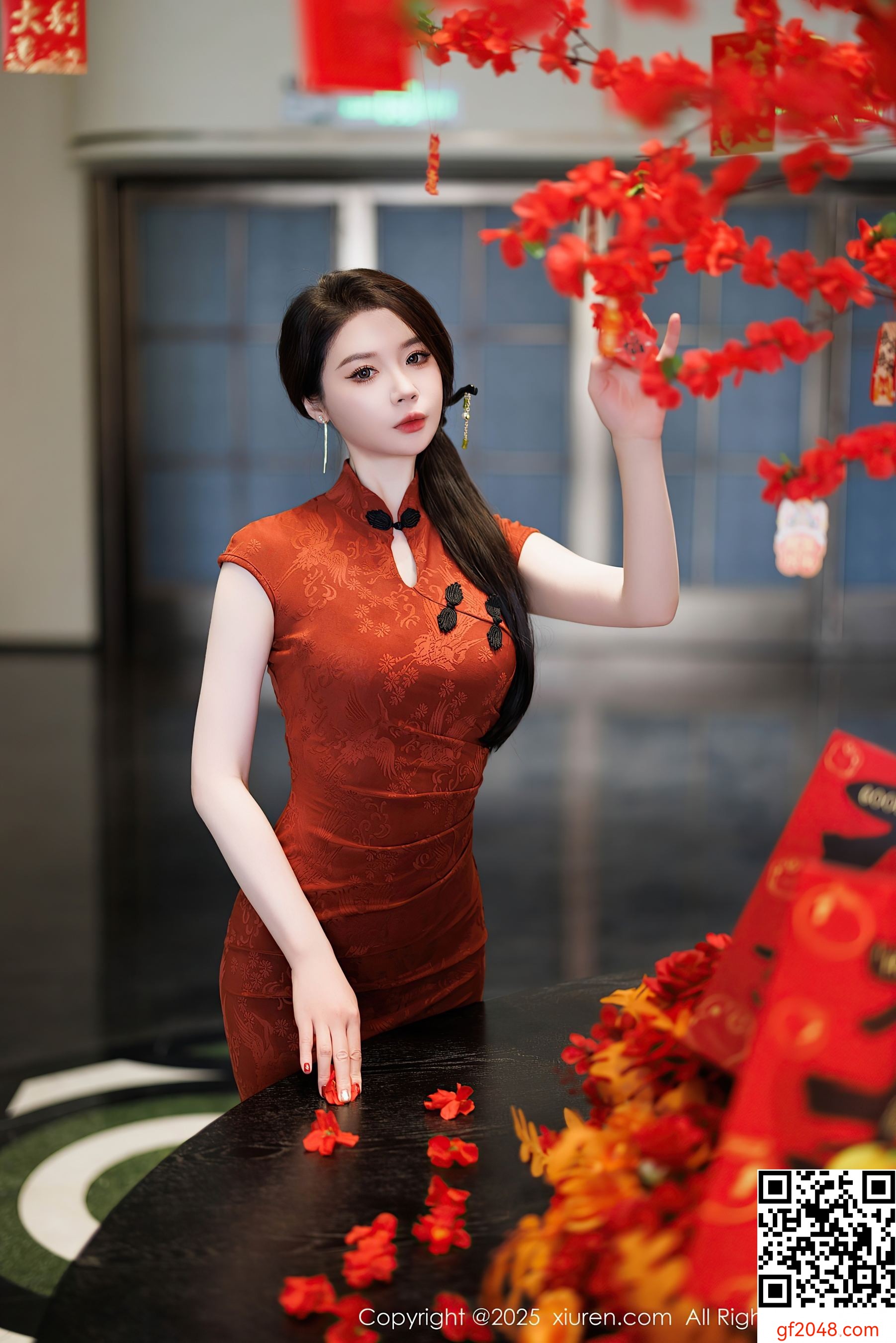 [XiuRen秀人网] No.9812 梦心玥 旗袍美腿