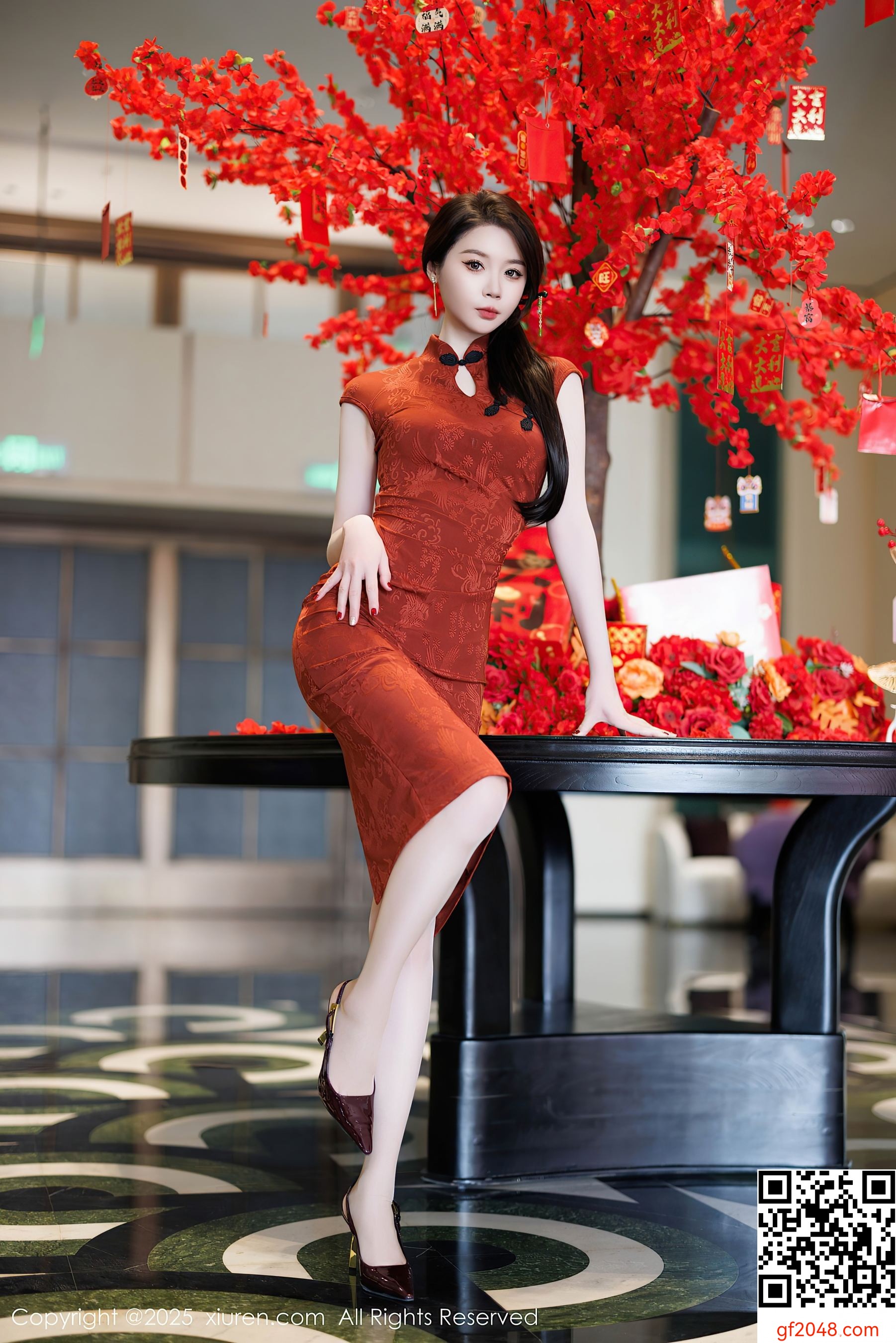 [XiuRen秀人网] No.9812 梦心玥 旗袍美腿