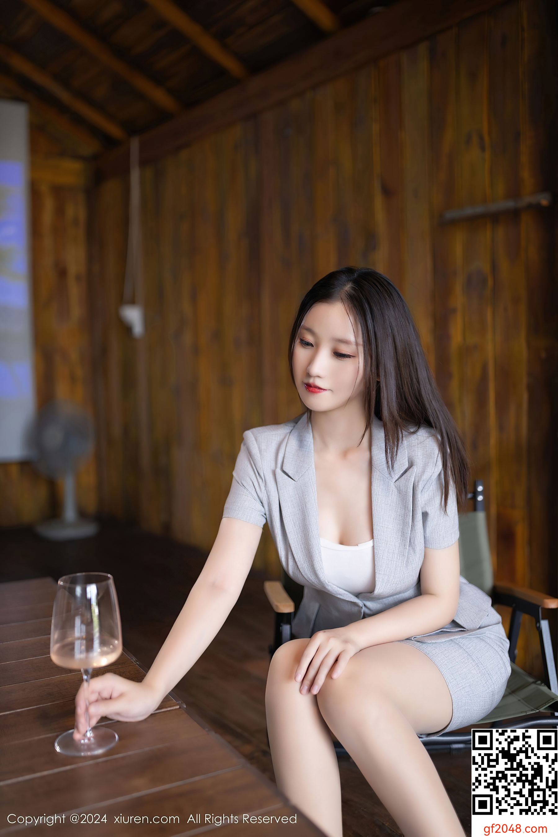 [XiuRen秀人网] No.9474 杏子Yada 丝袜美腿