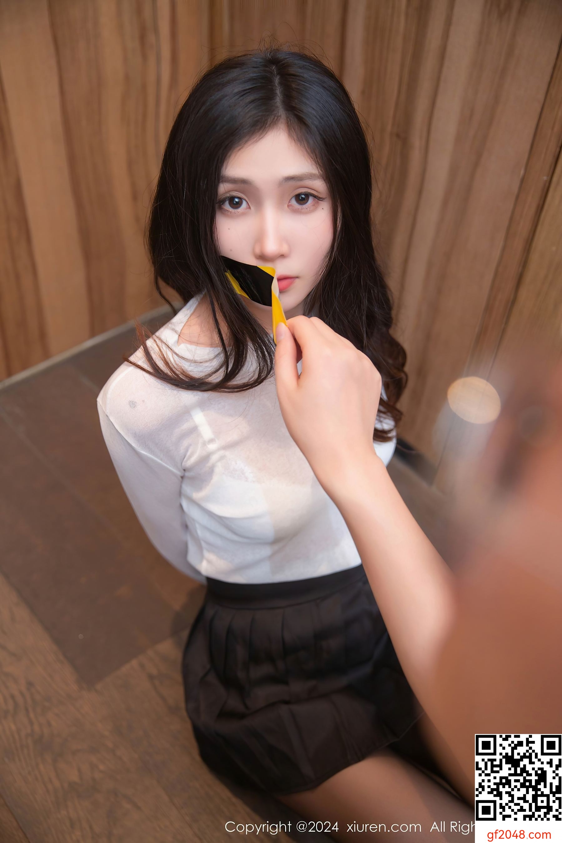 [XiuRen秀人网] No.9481 刘婷婷 短裙美腿