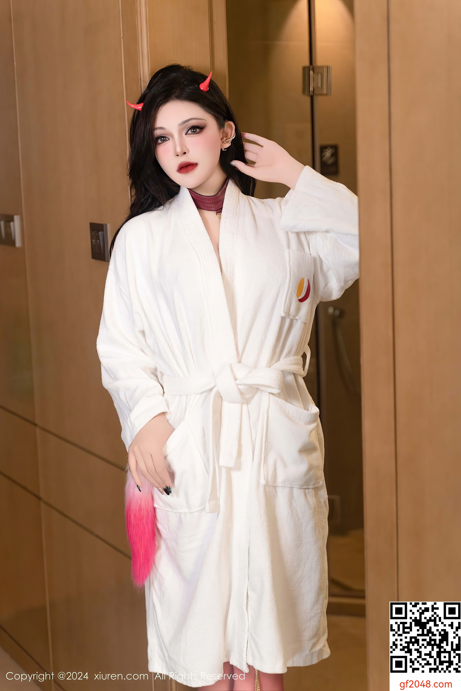 [XiuRen秀人网] No.9352 伊丽莎有点白 美臀性感