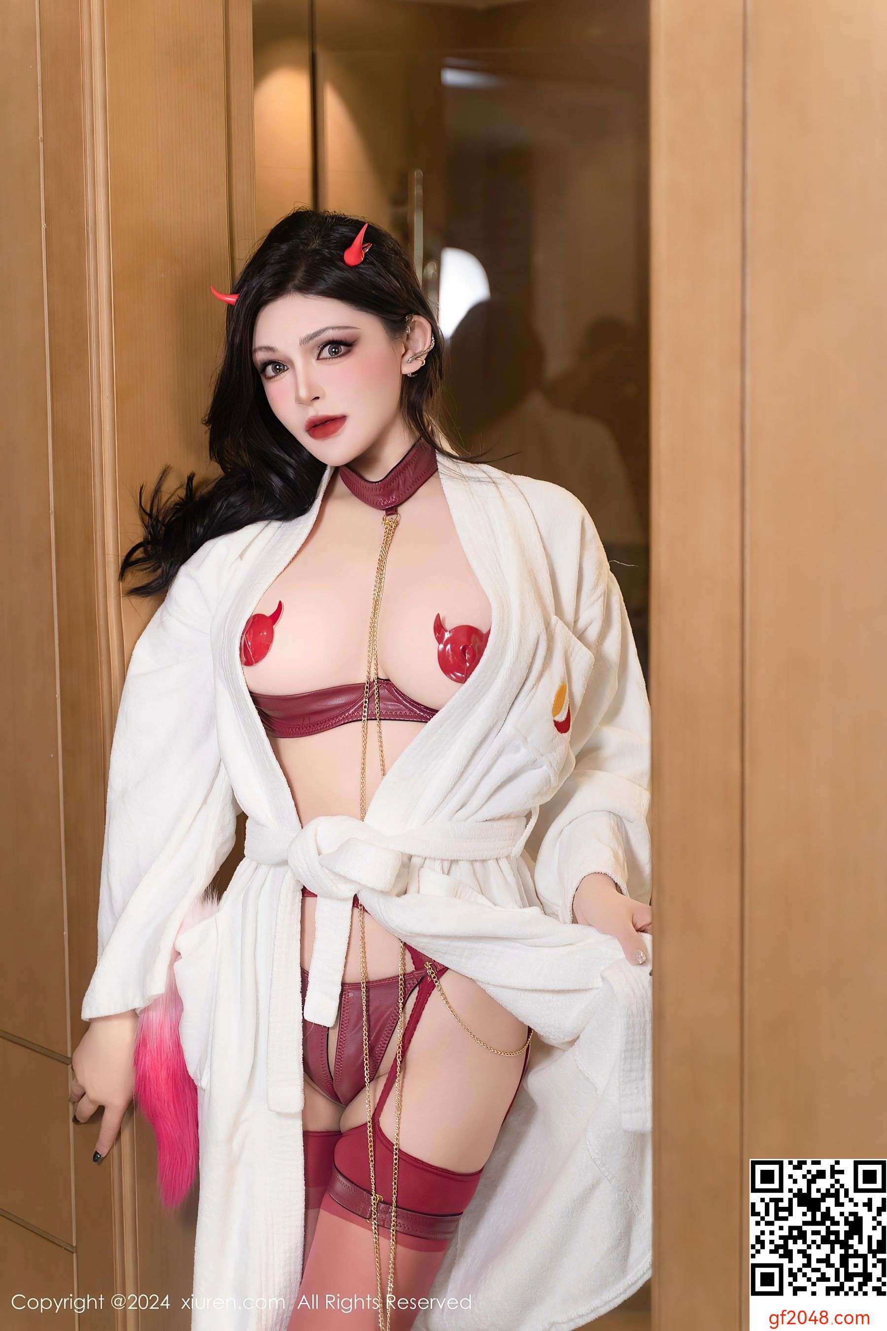 [XiuRen秀人网] No.9352 伊丽莎有点白 美臀性感
