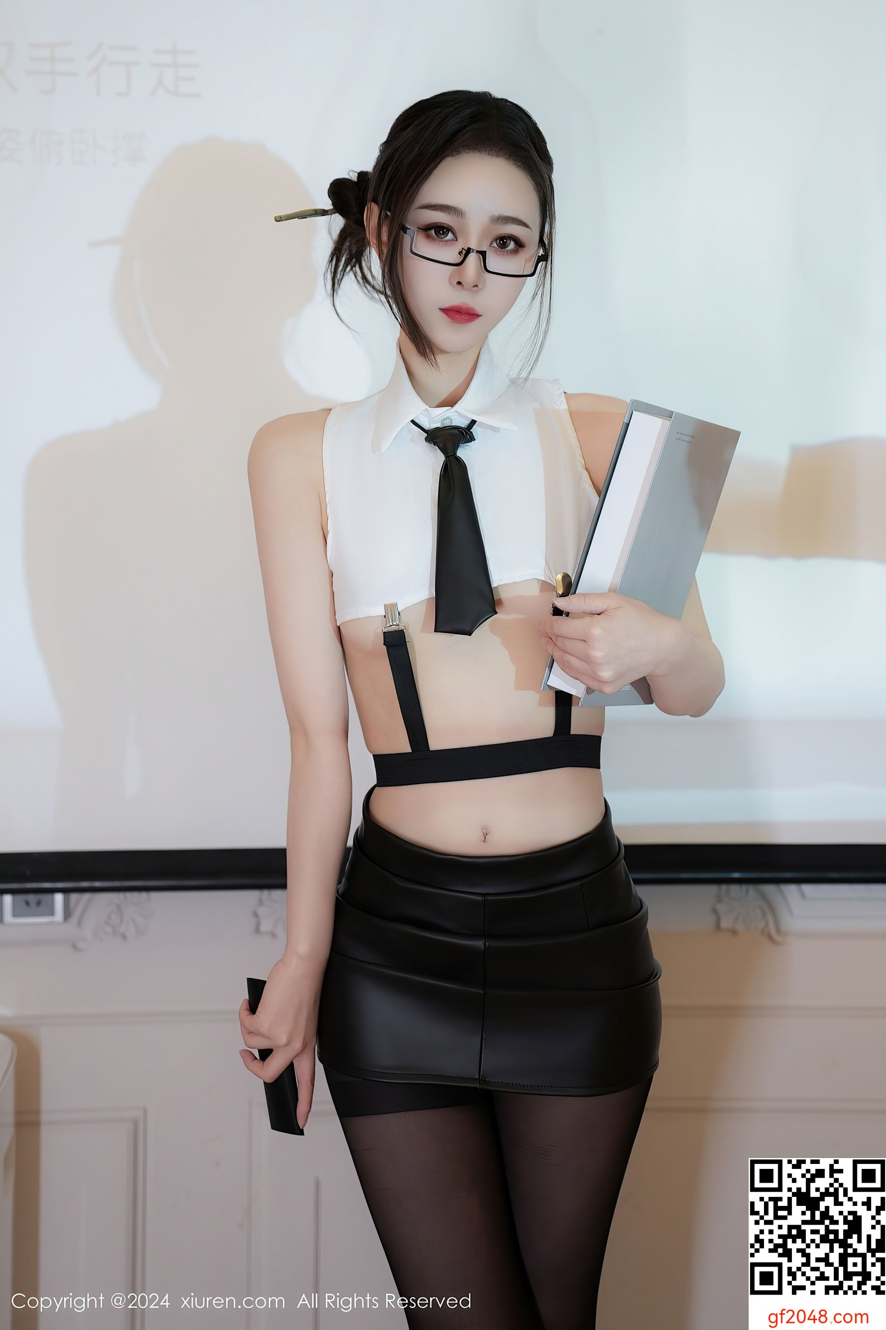 [XiuRen秀人网] No.9353 糖糖❤ 黑丝美腿