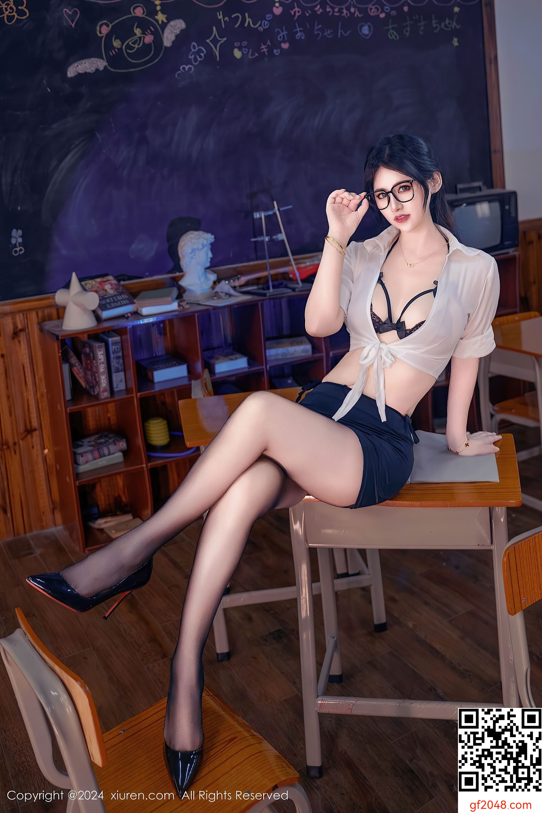 [XiuRen秀人网] No.9130 诗诗kiki 黑丝美臀