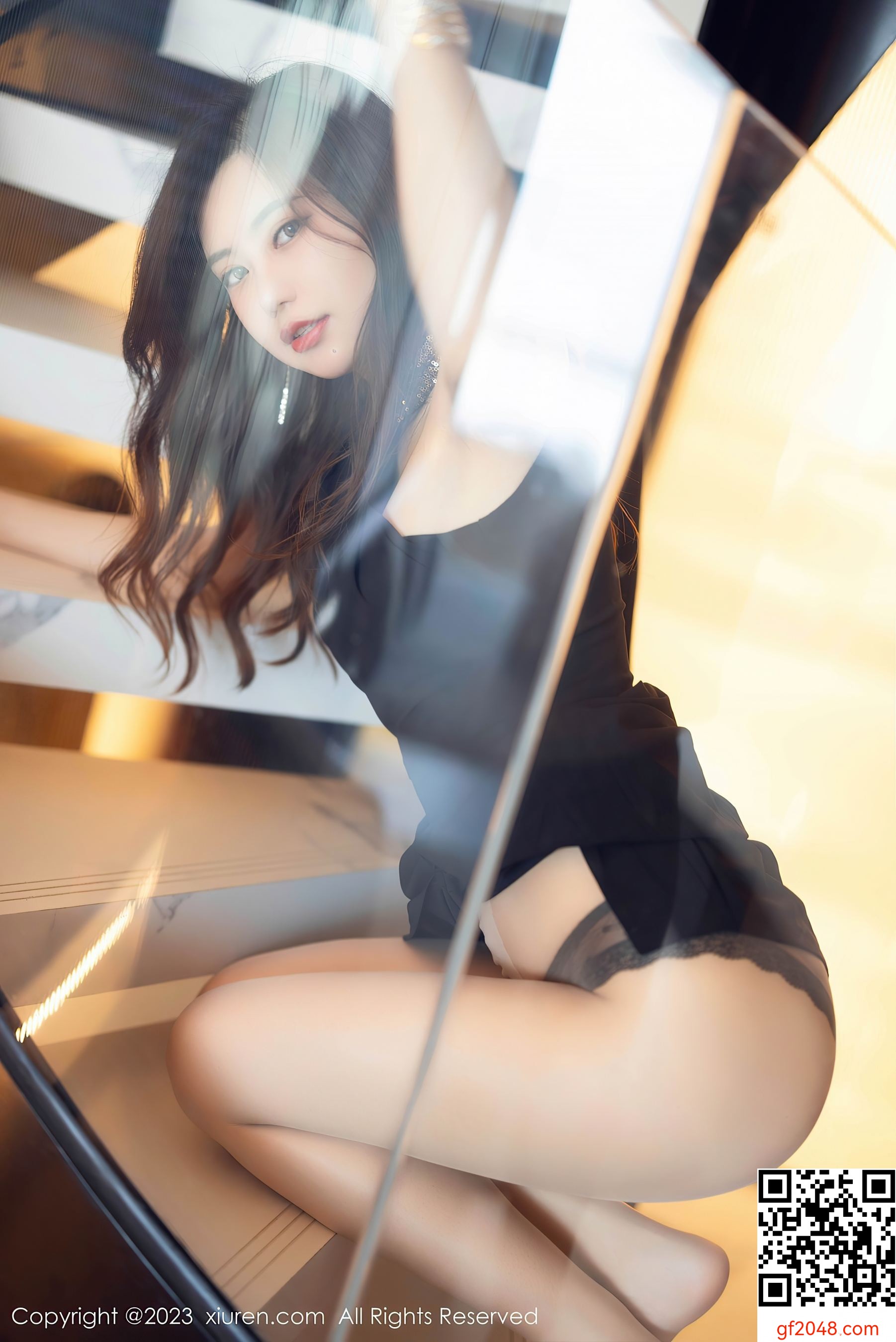 [XiuRen秀人网] No.7782 绮里嘉ula 美腿礼裙