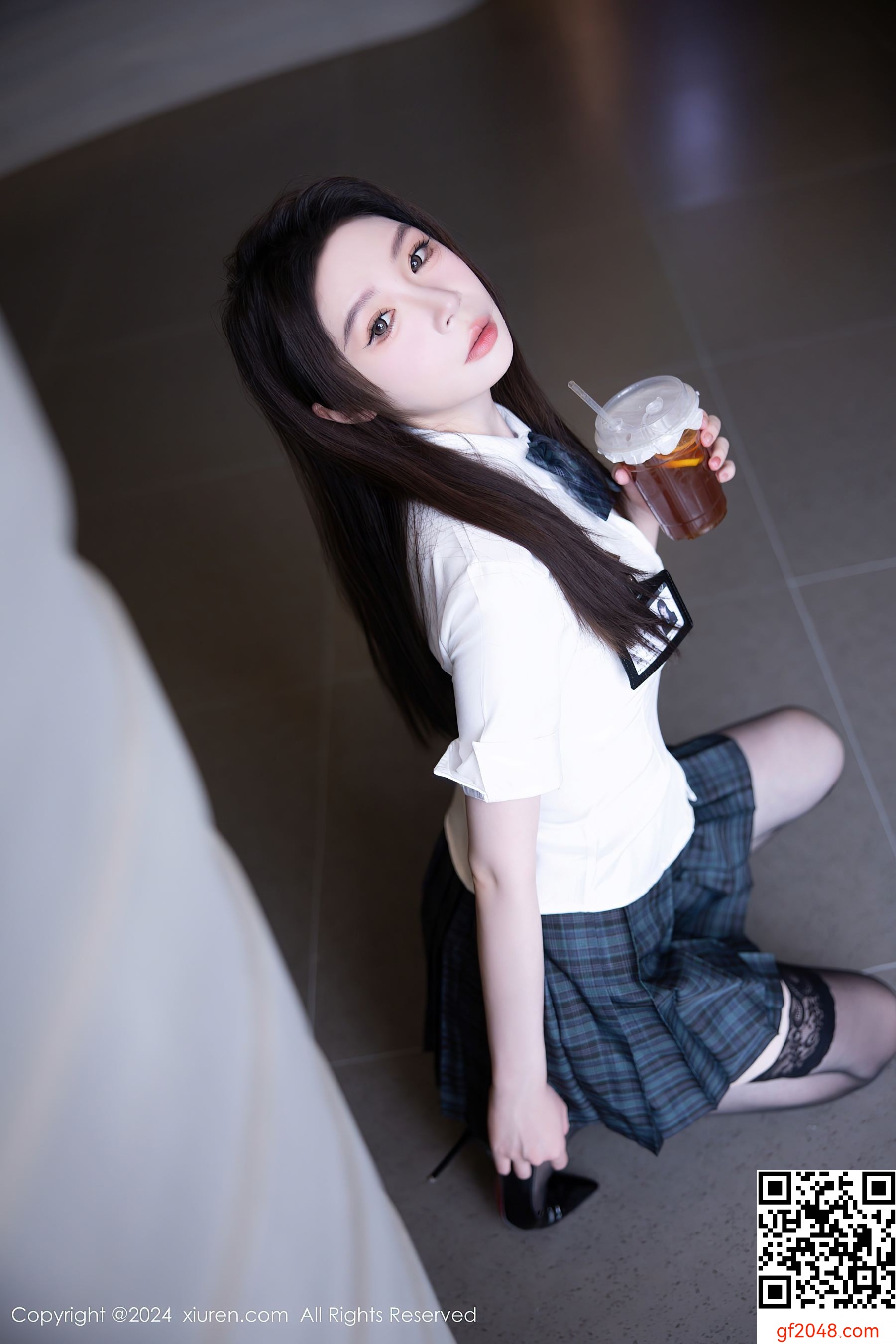 [XiuRen秀人网] No.9074 梦心玥 黑丝美腿