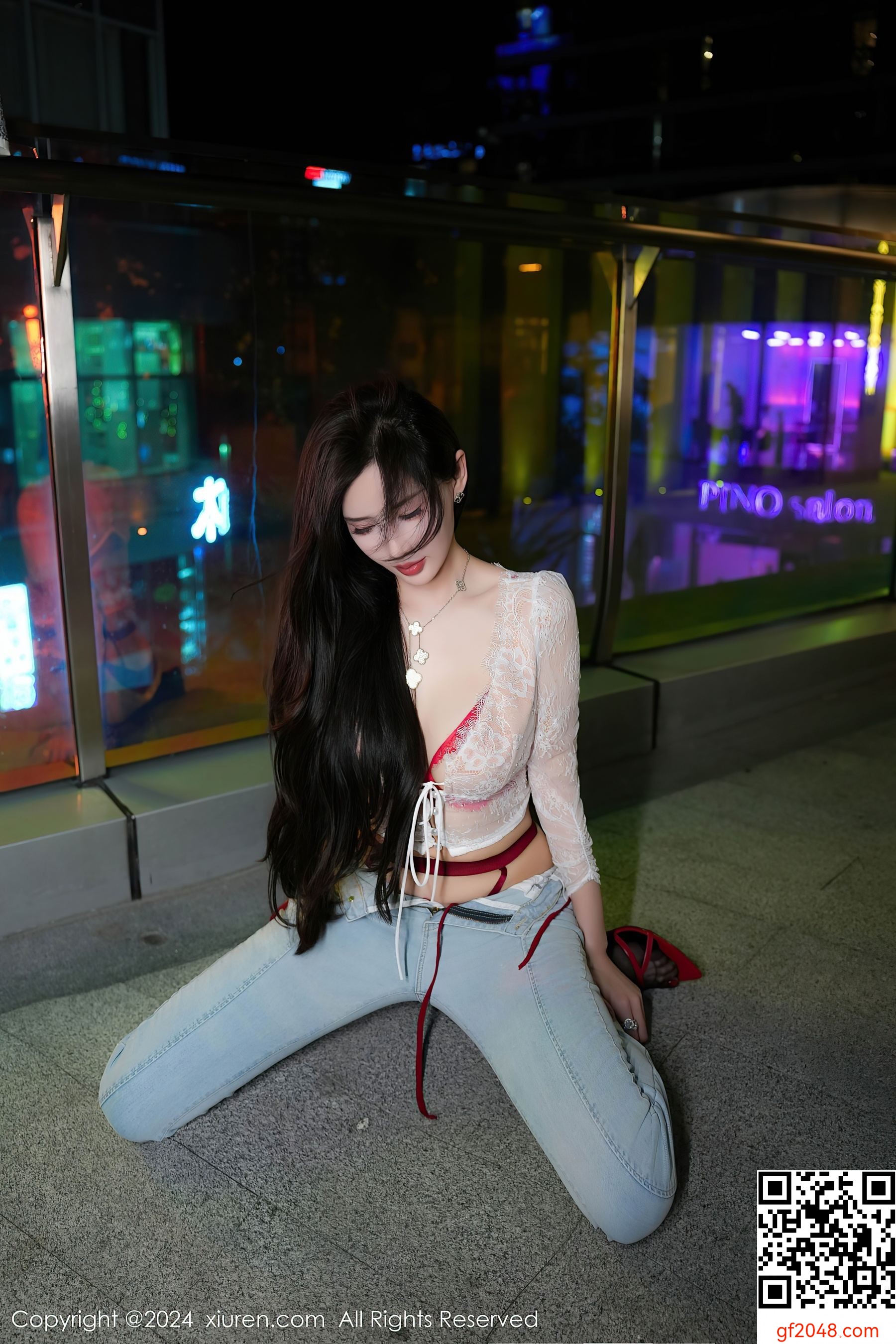 [XiuRen秀人网] No.8846 Carol周妍希X 牛仔裤美腿