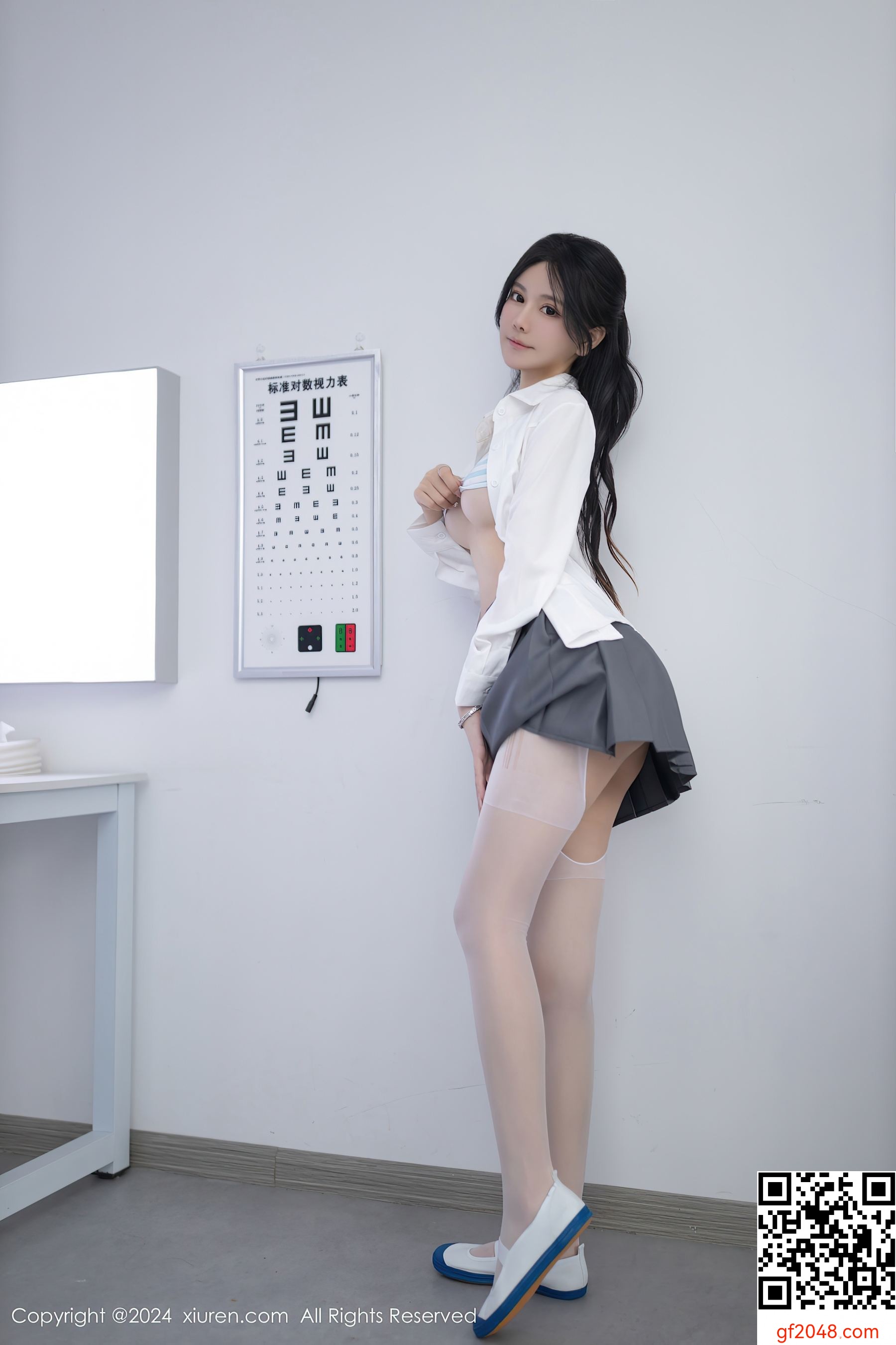 [XiuRen秀人网] No.8852 幼幼 丝袜美腿