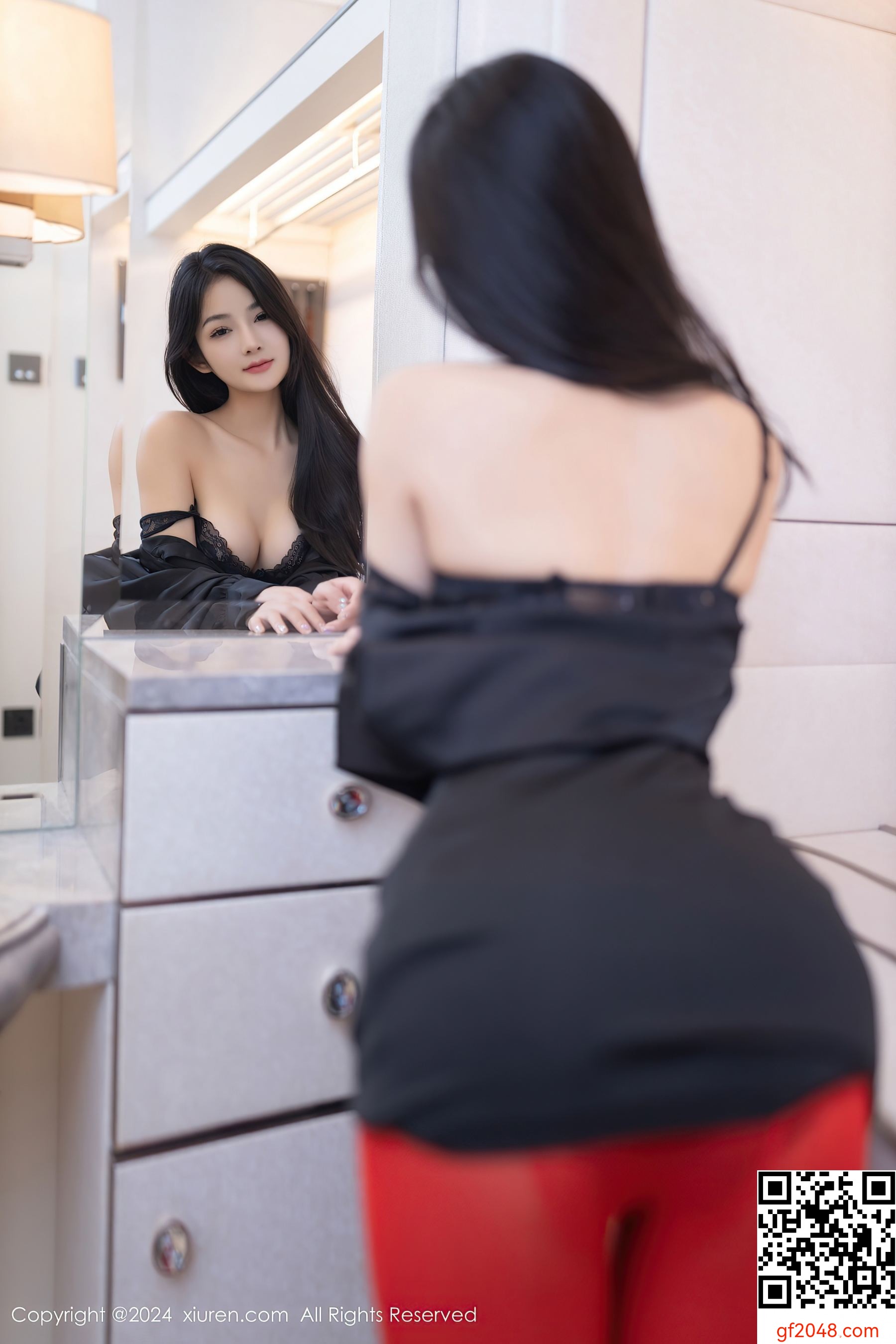 [XiuRen秀人网] No.8801 谭小灵 丝袜美腿
