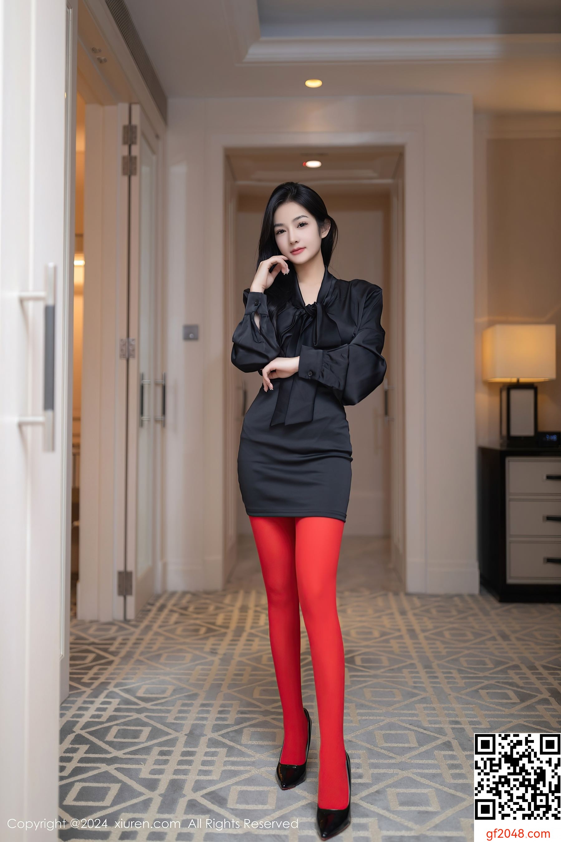 [XiuRen秀人网] No.8801 谭小灵 丝袜美腿