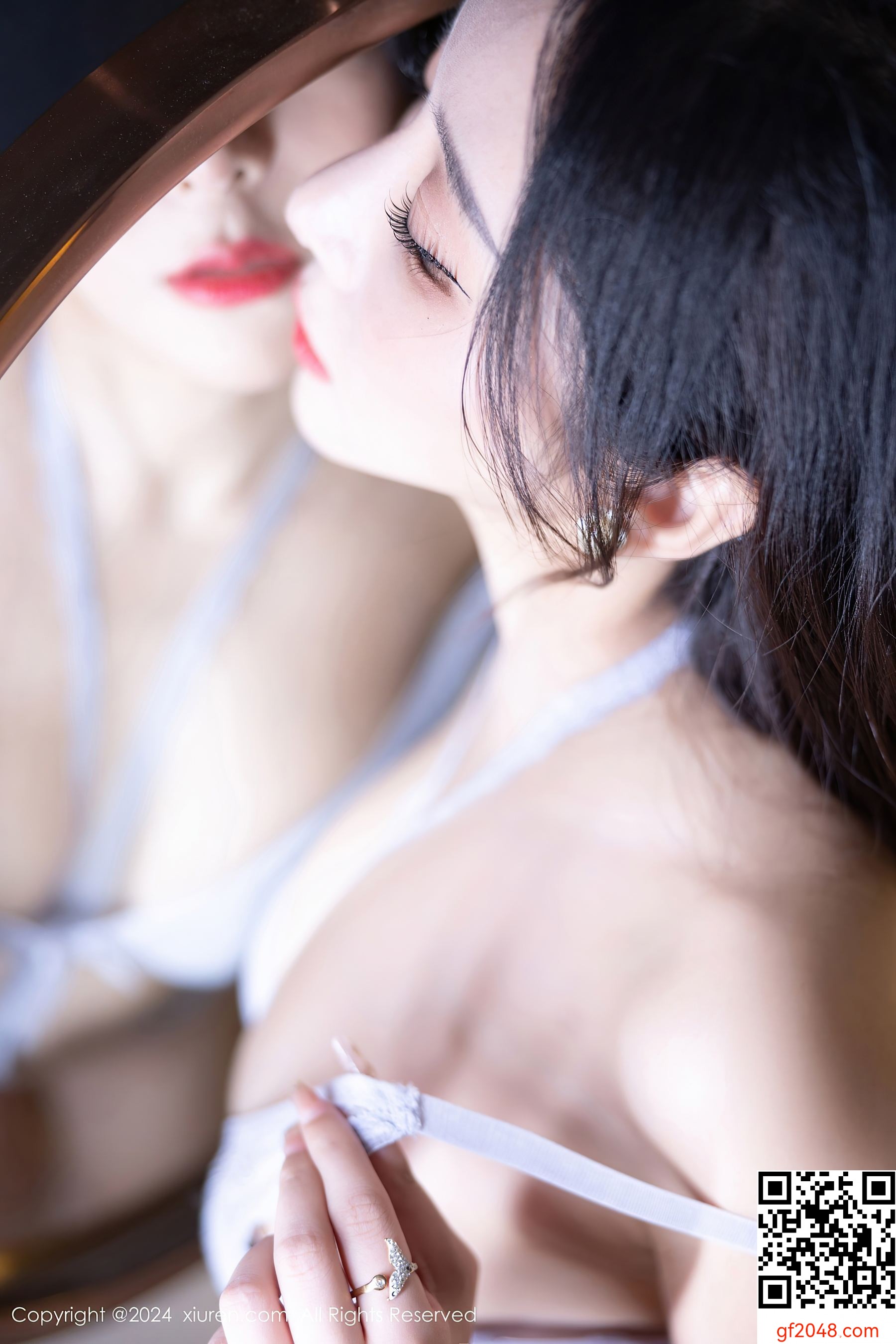 [XiuRen秀人网] No.8741 王馨瑶yanni 丝袜美腿