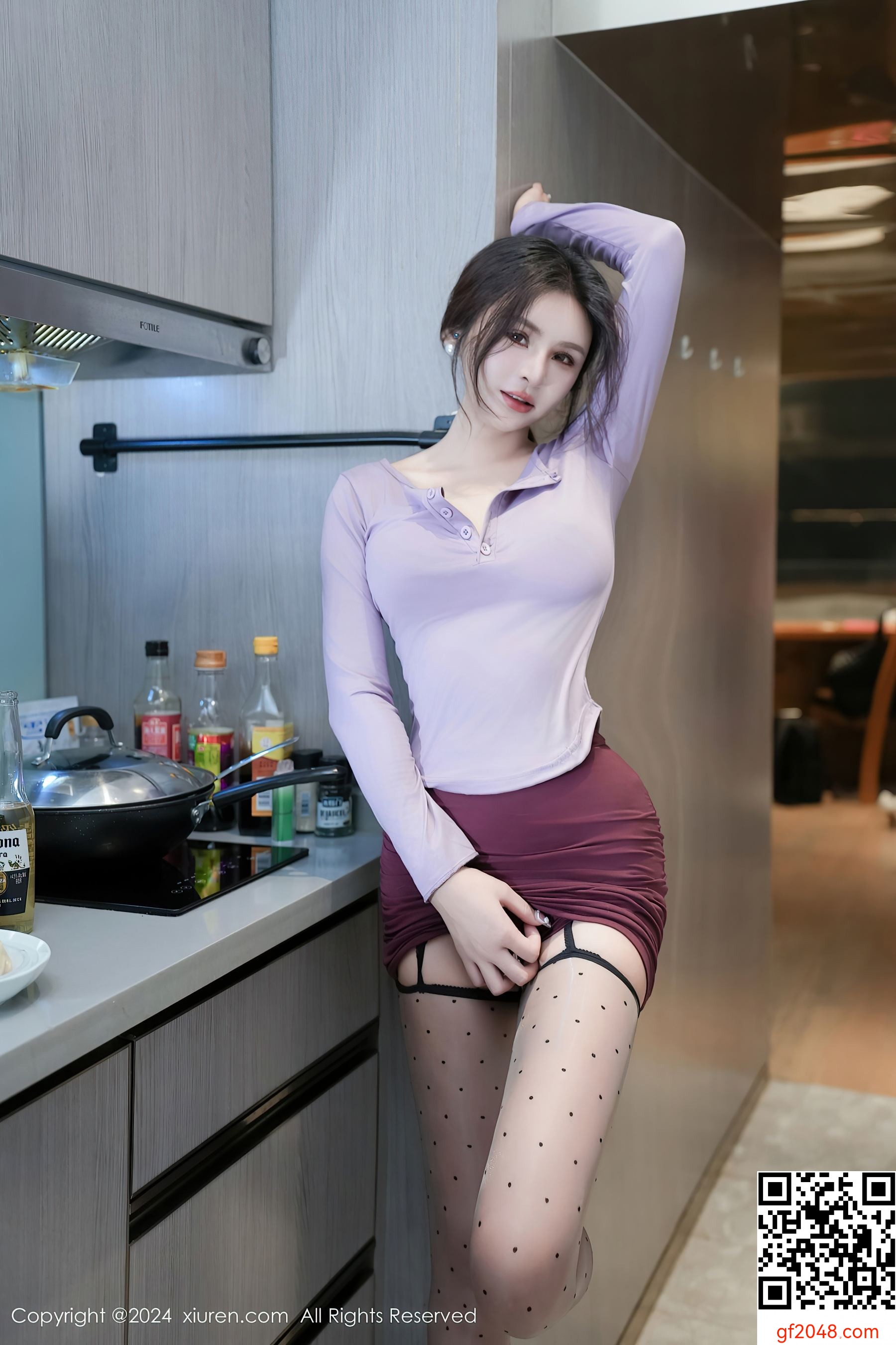 [XiuRen秀人网] No.8622 Emily尹菲 黑丝美腿