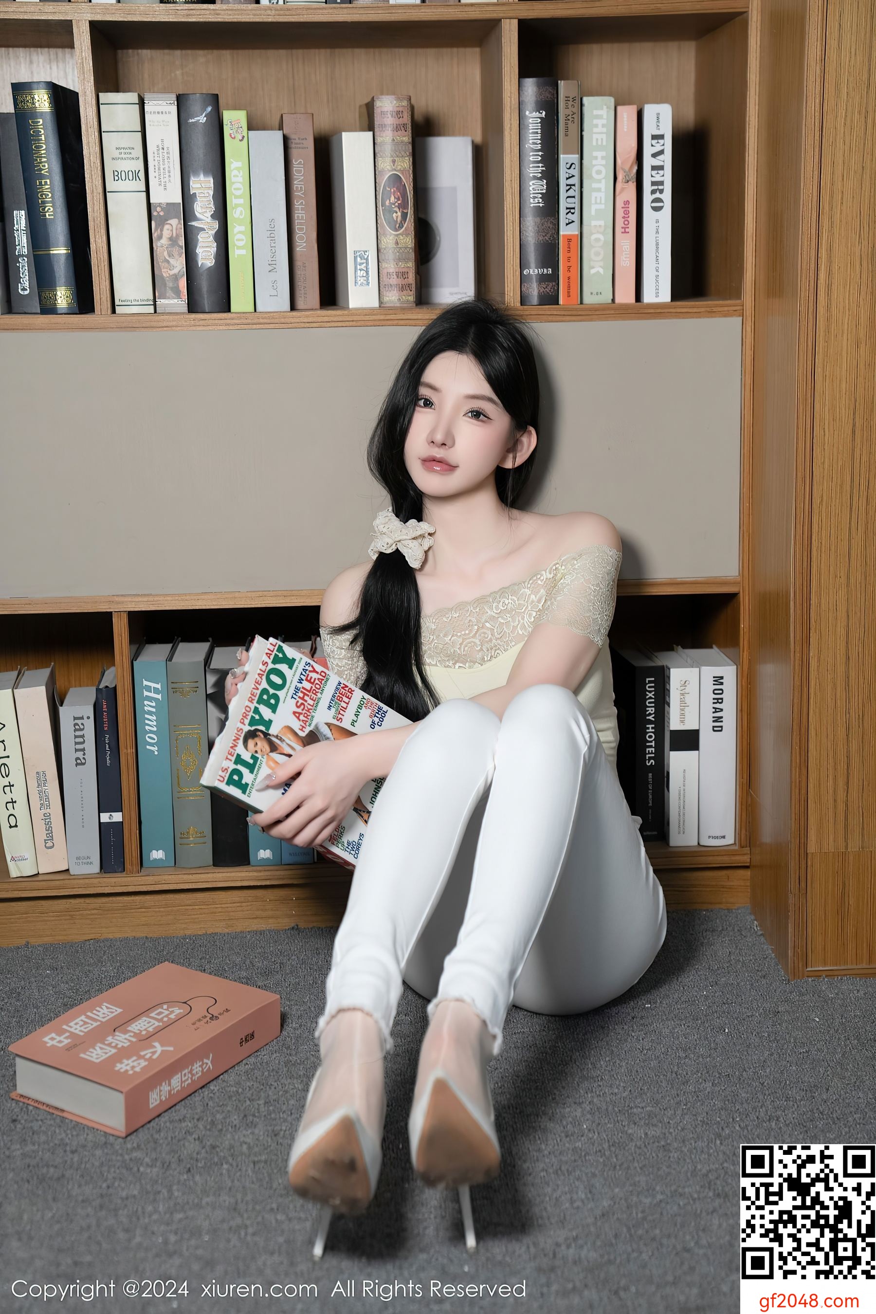 [XiuRen秀人网] No.8633 周于希Sally 图书馆美臀