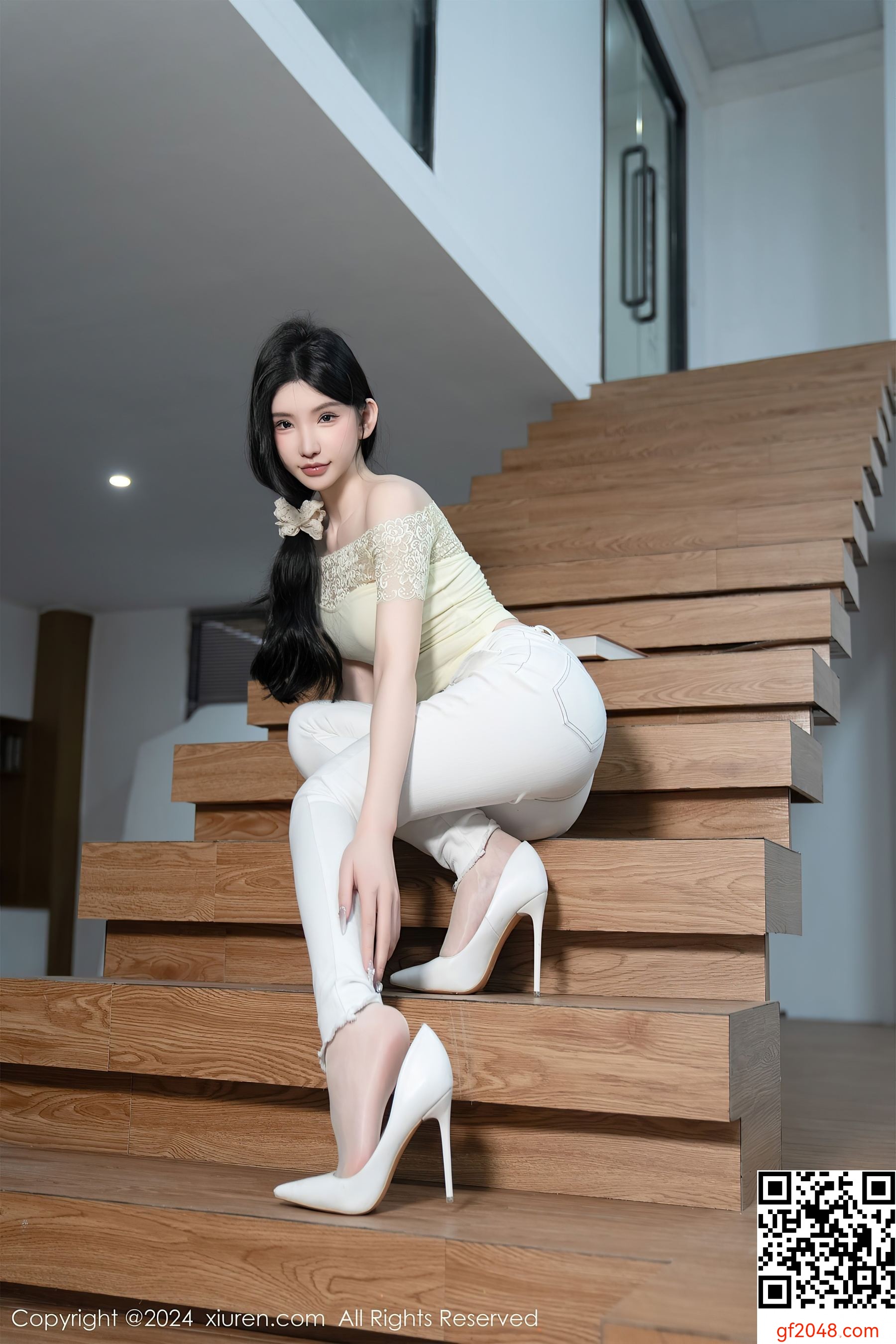[XiuRen秀人网] No.8633 周于希Sally 图书馆美臀