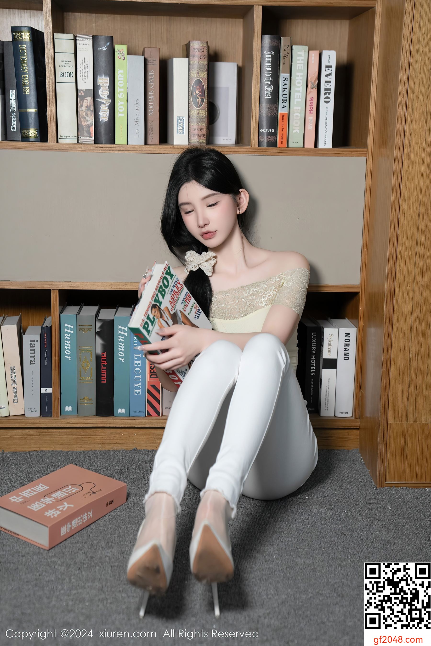 [XiuRen秀人网] No.8633 周于希Sally 图书馆美臀
