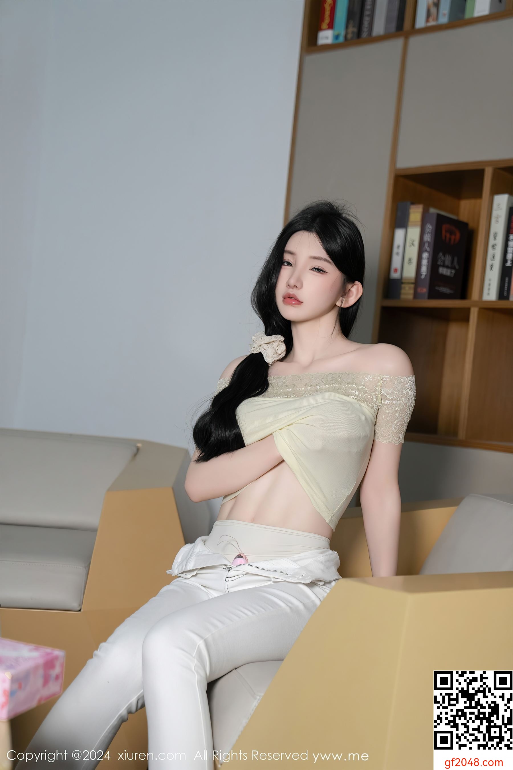 [XiuRen秀人网] No.8633 周于希Sally 图书馆美臀