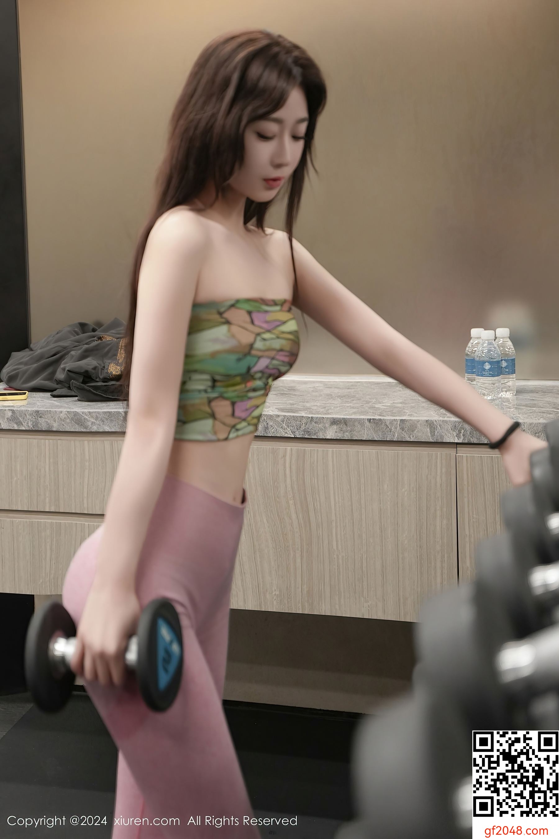 [XiuRen秀人网] No.8585 软糖爱喝奶 美臀性感