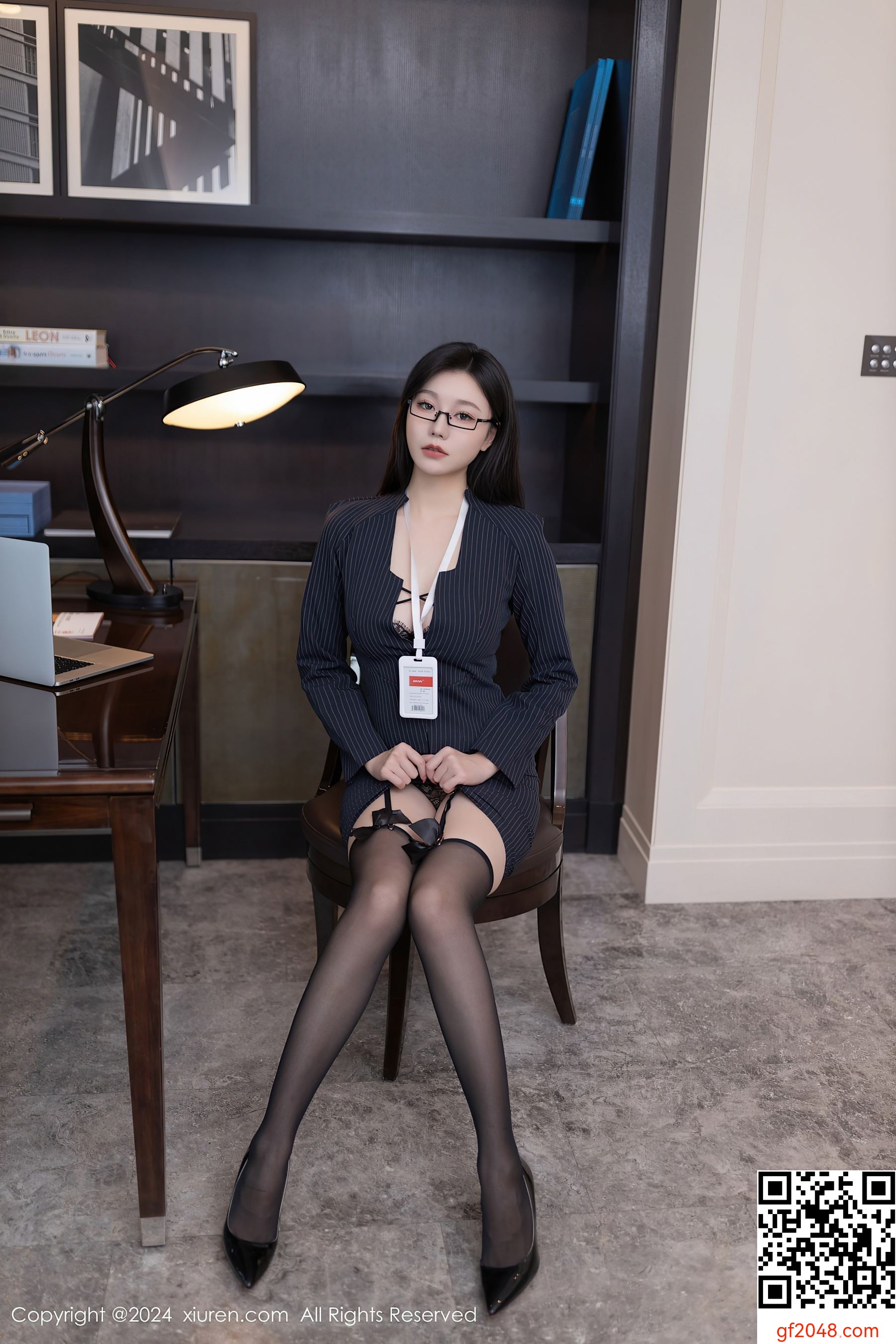 [XiuRen秀人网] No.8537 安然anran 美腿黑丝