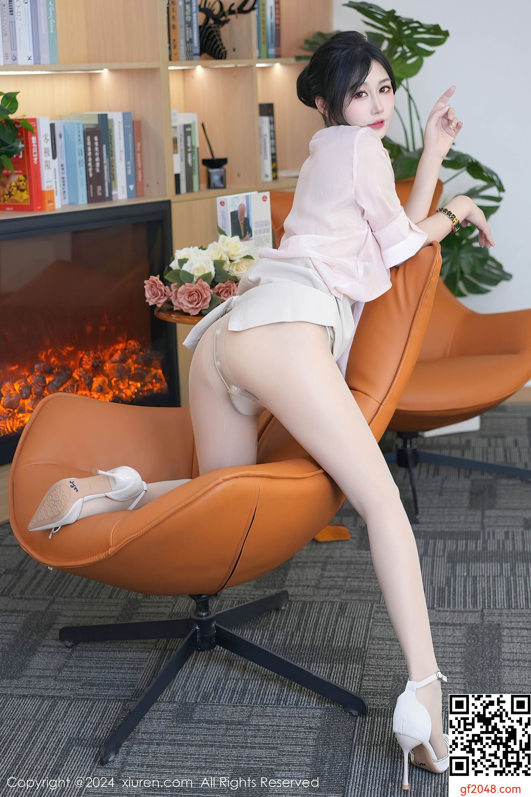 [XiuRen秀人网] No.8477 laura阿姣 丝袜美腿